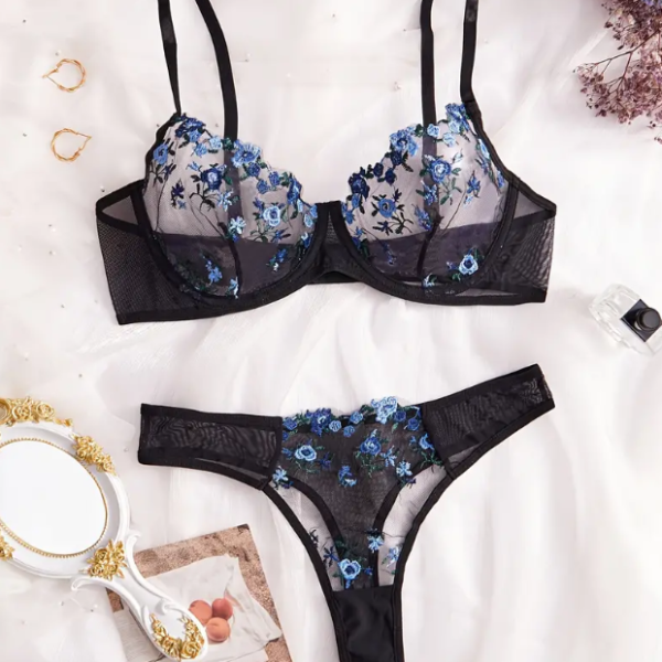 CONJUNTO NEGRO FLOREADO AZUL
